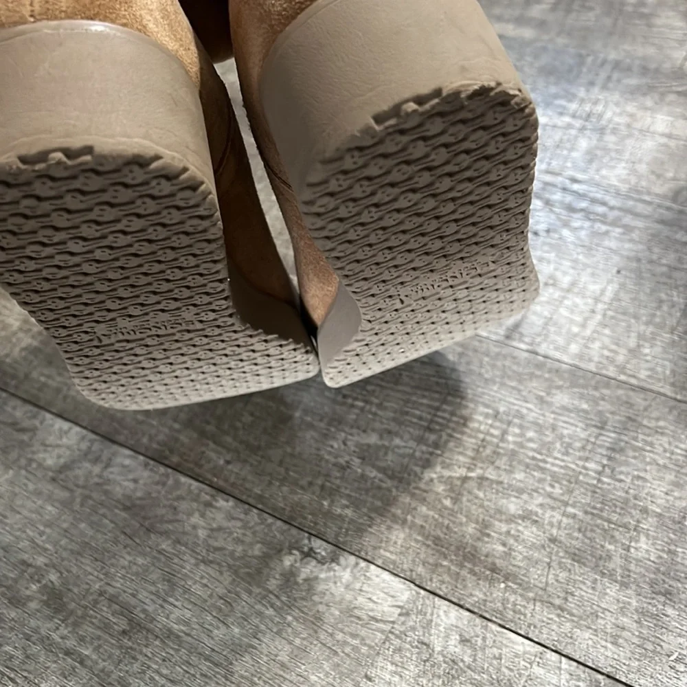 Sonoma Womens size 10 wedge booties suede with sheep skin lining - Picture 5 of 5